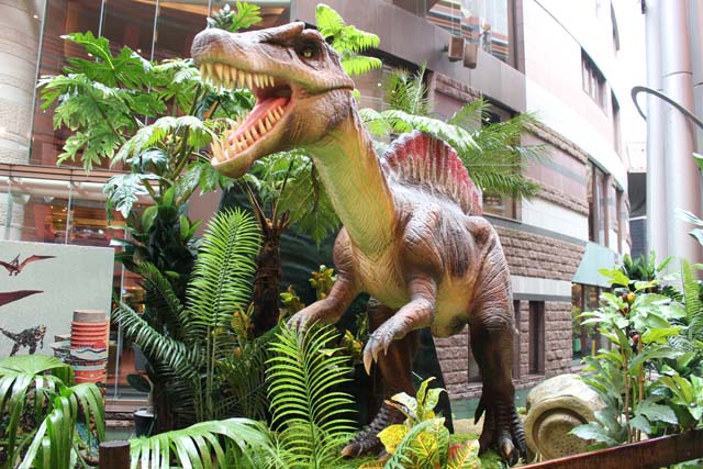 キャナルシティ博多にて キャナル恐竜ワールド 開催 期間限定の噴水ショー 廻廻奇譚 も レクリム